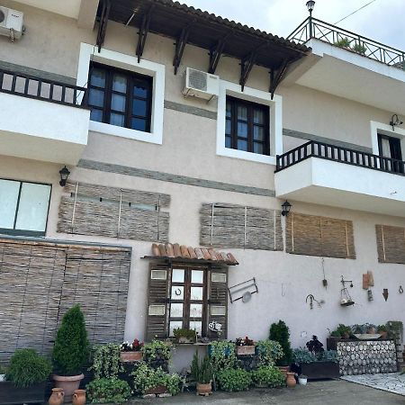 Bed & Breakfast Local Living Edi Berat Luaran gambar