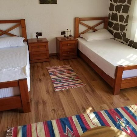 Bed & Breakfast Local Living Edi Berat Luaran gambar