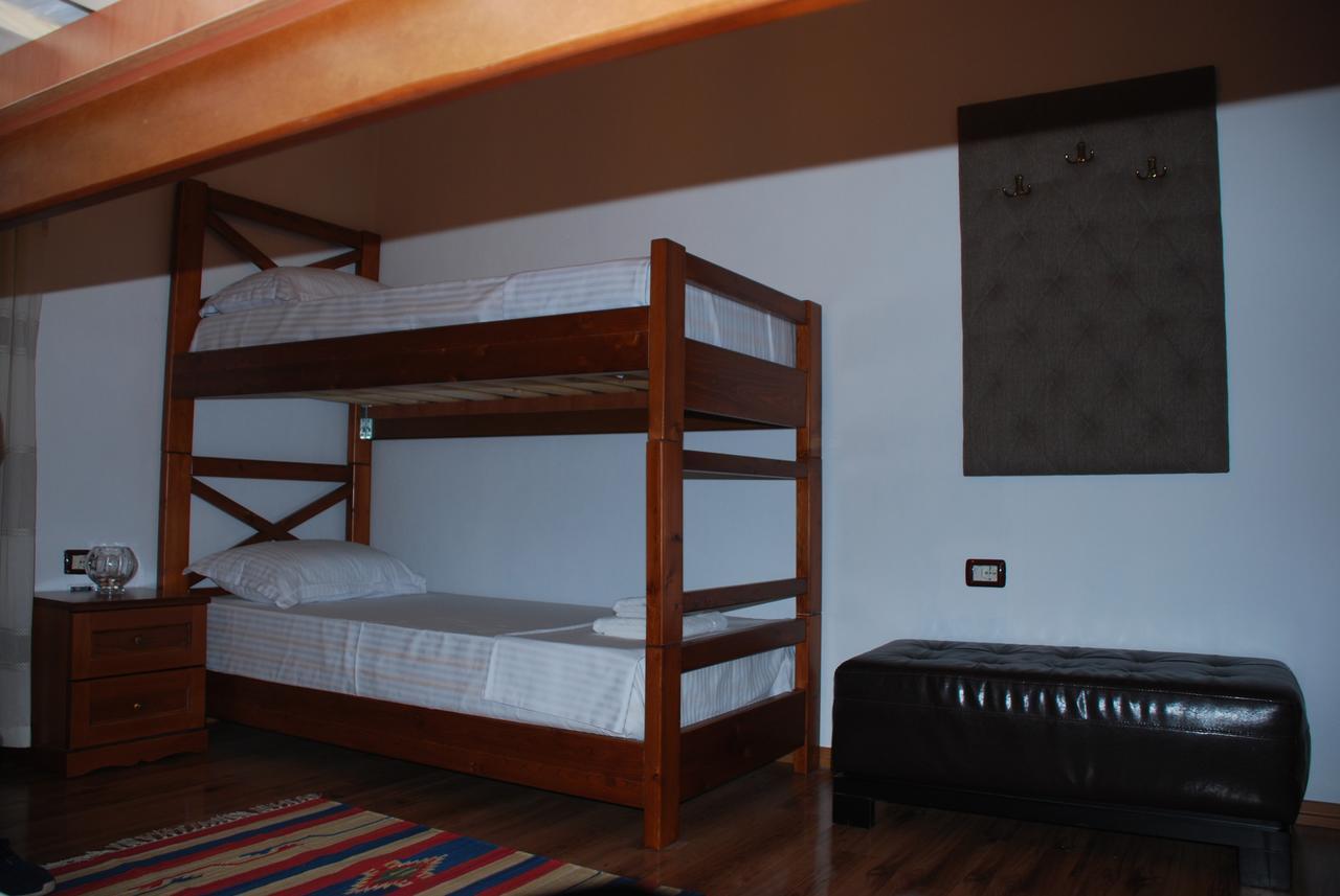 Bed & Breakfast Local Living Edi Berat Luaran gambar