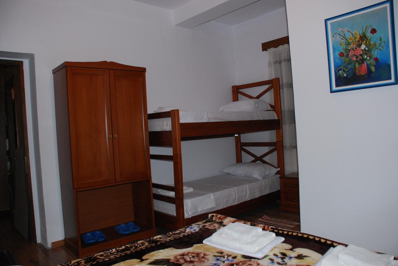Bed & Breakfast Local Living Edi Berat Luaran gambar