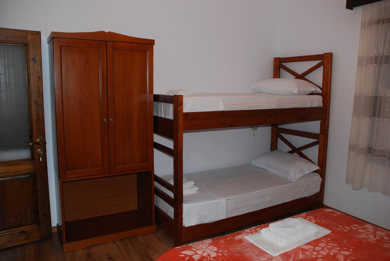 Bed & Breakfast Local Living Edi Berat Luaran gambar