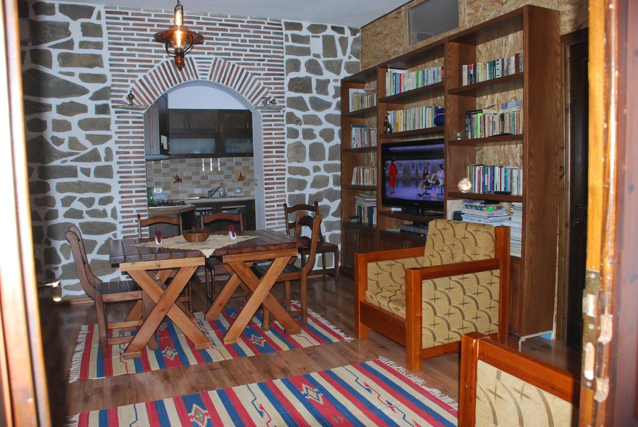Bed & Breakfast Local Living Edi Berat Luaran gambar