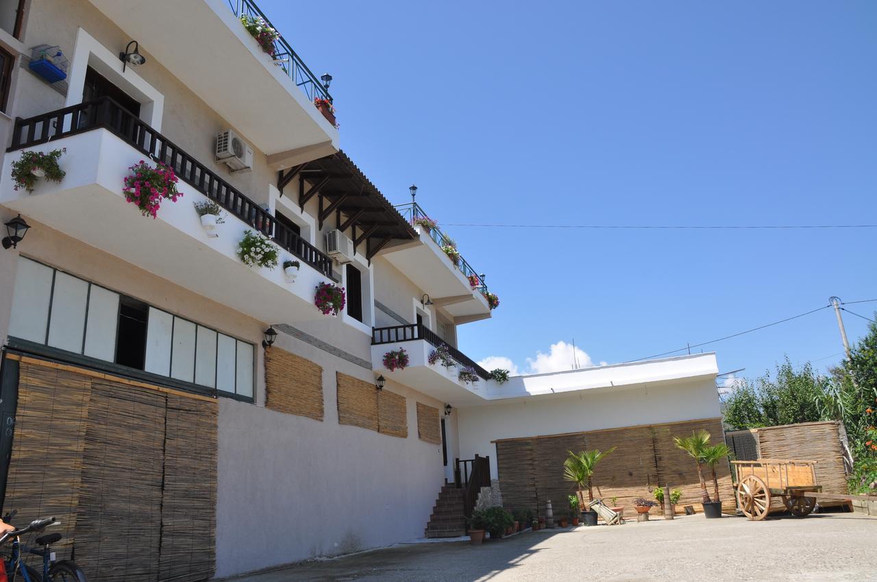 Bed & Breakfast Local Living Edi Berat Luaran gambar
