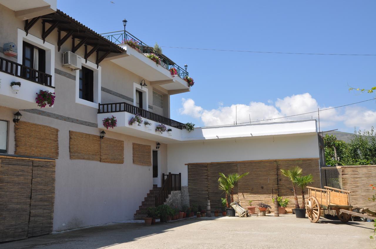 Bed & Breakfast Local Living Edi Berat Luaran gambar