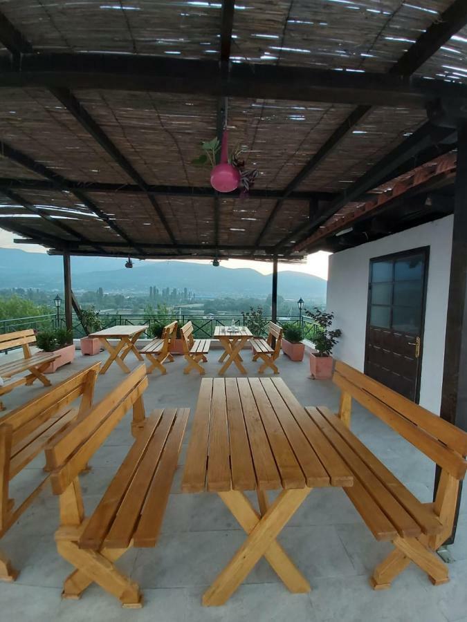 Bed & Breakfast Local Living Edi Berat Luaran gambar